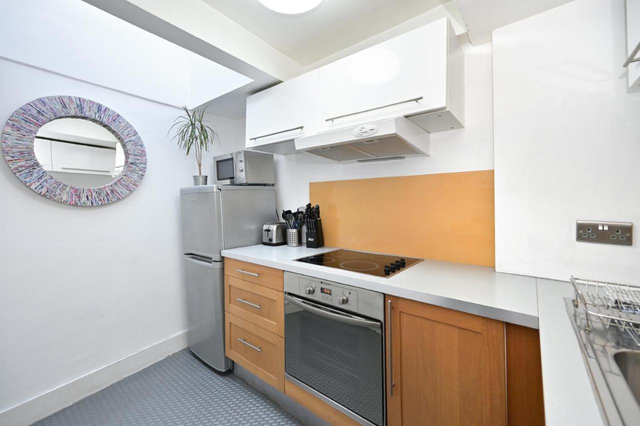 Soho, Piccadilly & Chinatown - Two Bedroom & Two Double Beds Apartment Londra Esterno foto