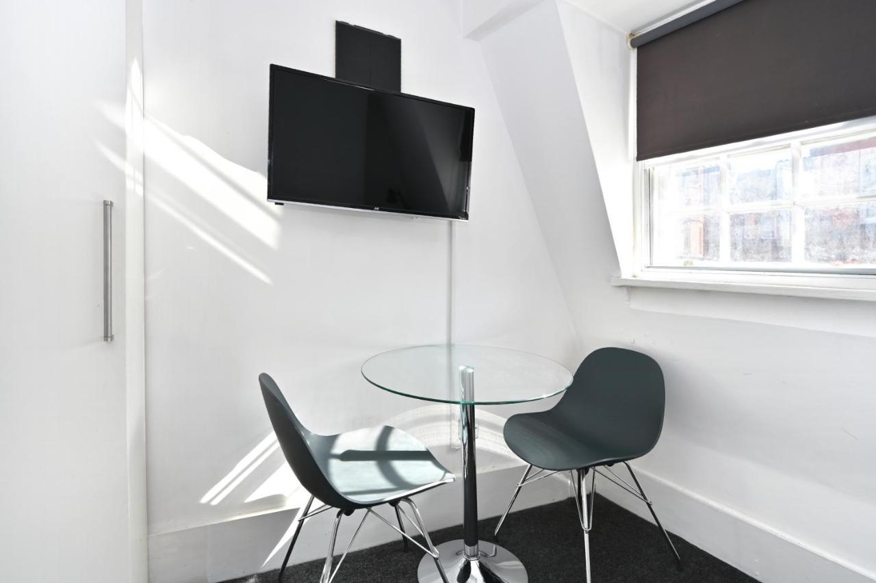 Soho, Piccadilly & Chinatown - Two Bedroom & Two Double Beds Apartment Londra Esterno foto