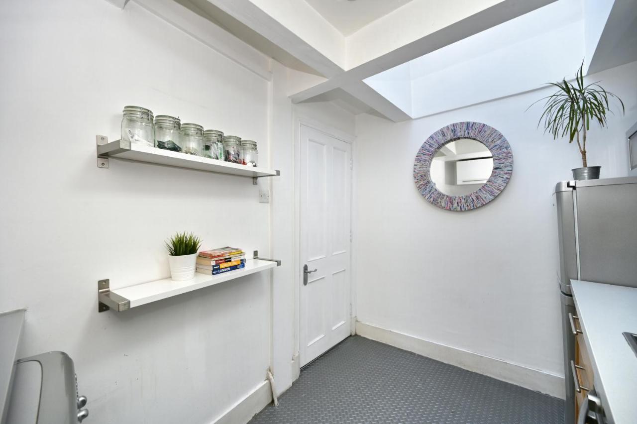 Soho, Piccadilly & Chinatown - Two Bedroom & Two Double Beds Apartment Londra Esterno foto