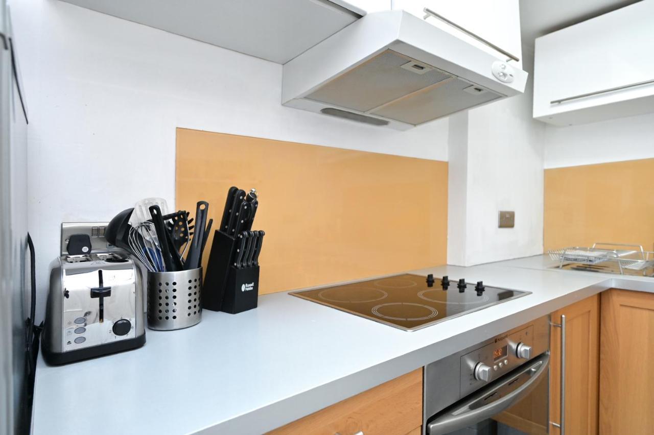 Soho, Piccadilly & Chinatown - Two Bedroom & Two Double Beds Apartment Londra Esterno foto