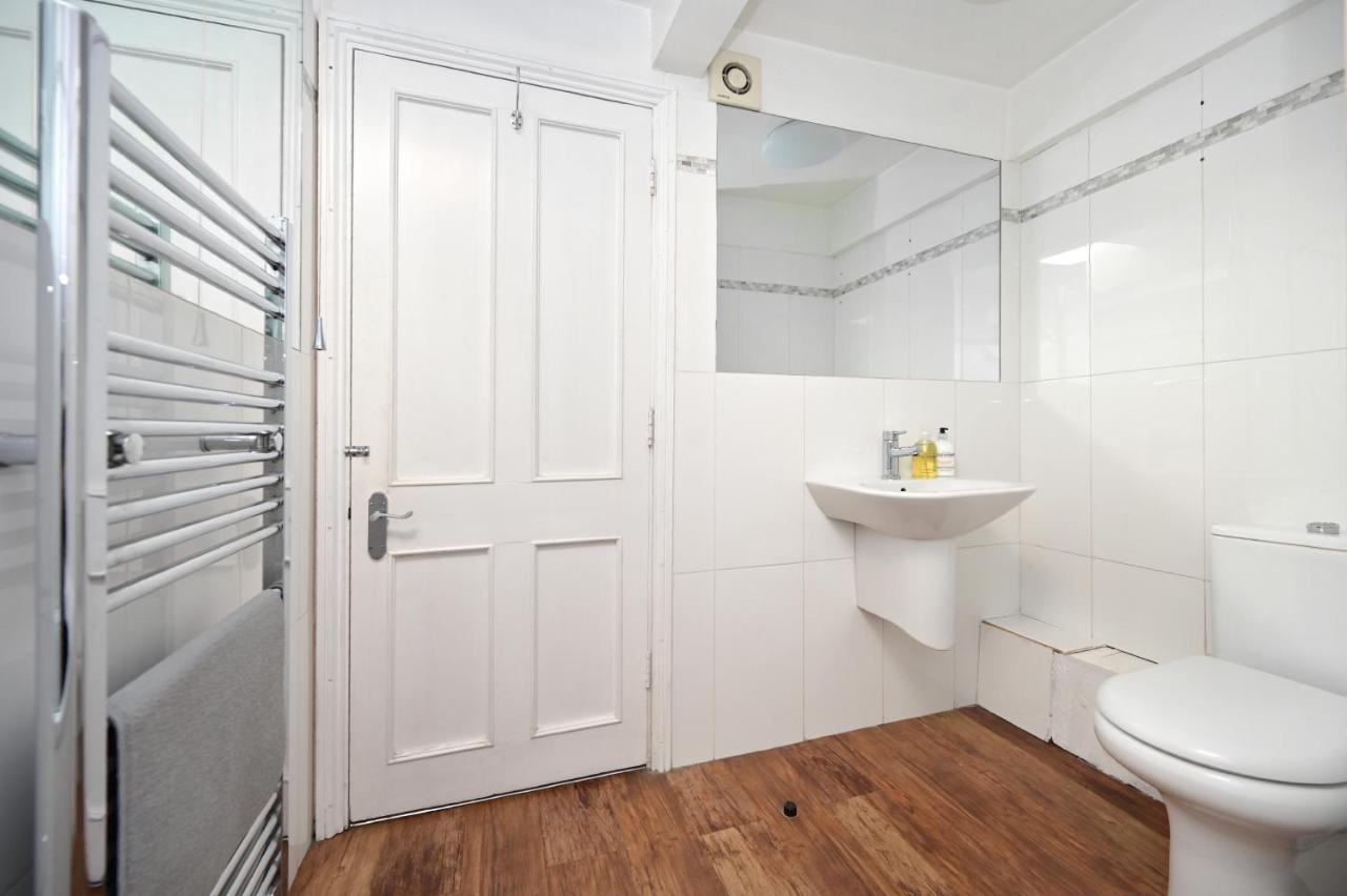 Soho, Piccadilly & Chinatown - Two Bedroom & Two Double Beds Apartment Londra Esterno foto